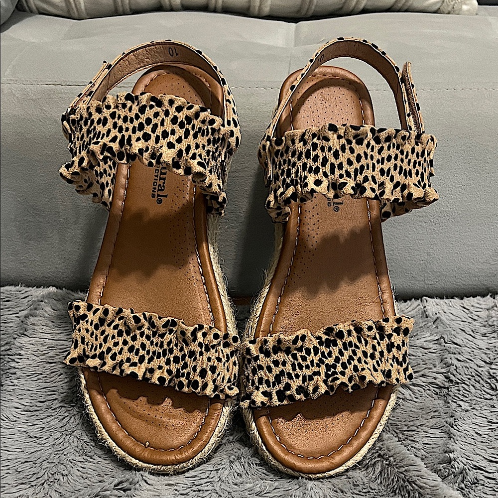 Natural Refections Leopard Print Sandals 10.